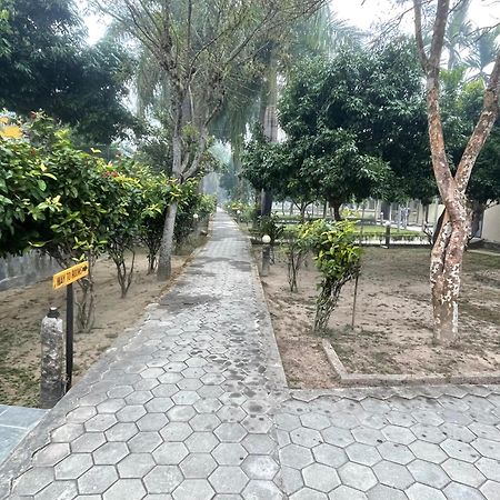 Chitwan Riverside Resort Sauraha Luaran gambar