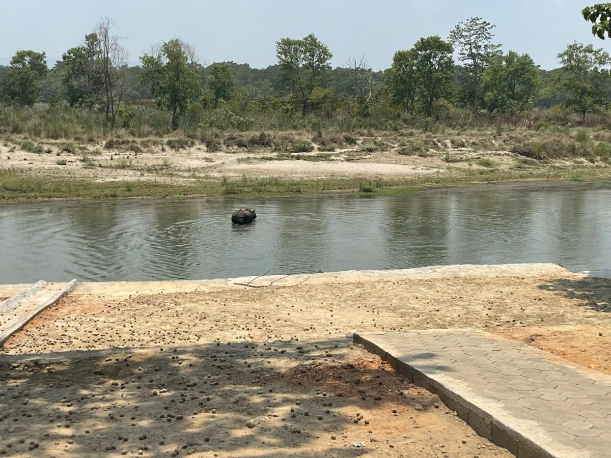 Chitwan Riverside Resort Sauraha Luaran gambar