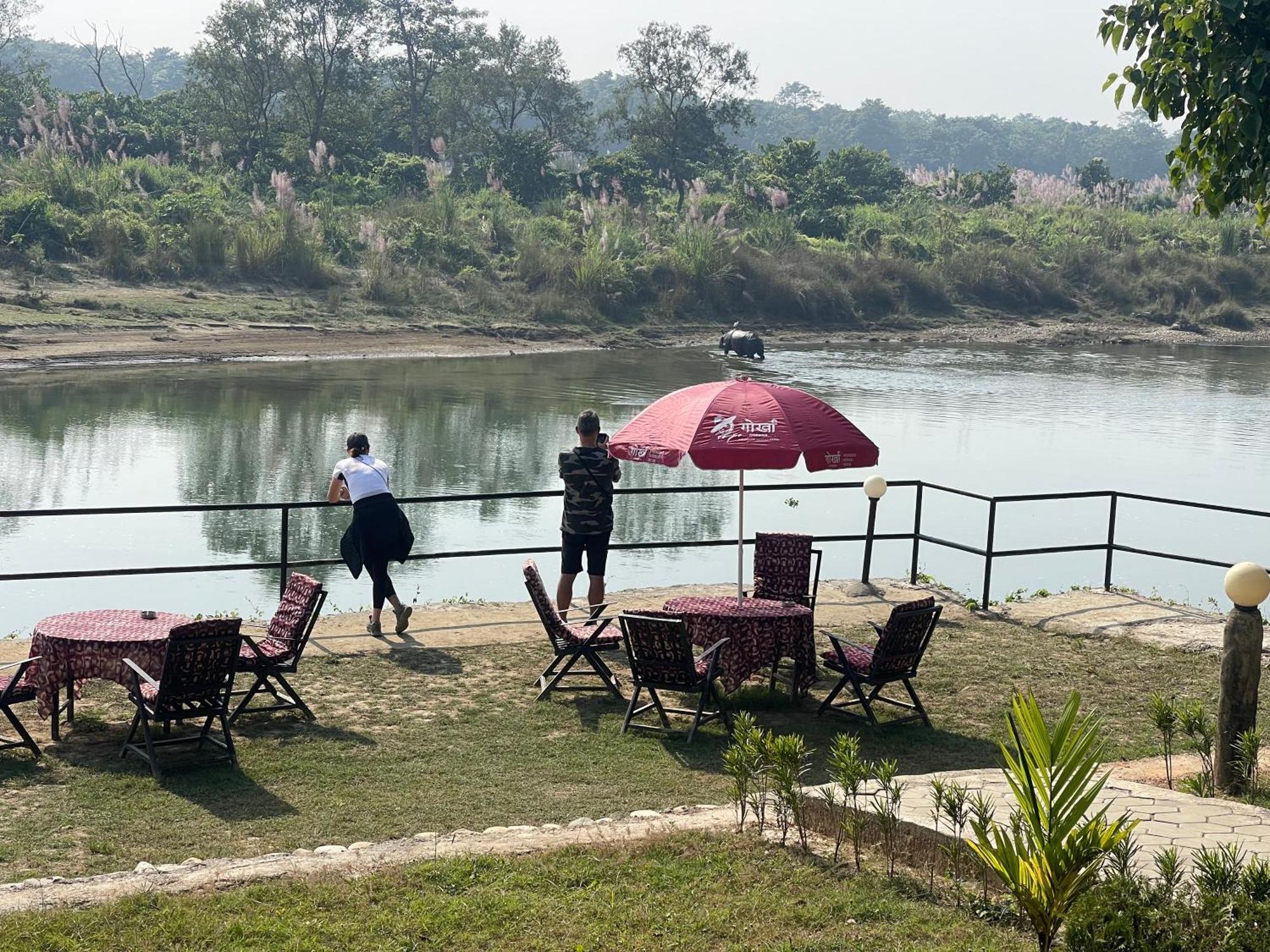 Chitwan Riverside Resort Sauraha Luaran gambar