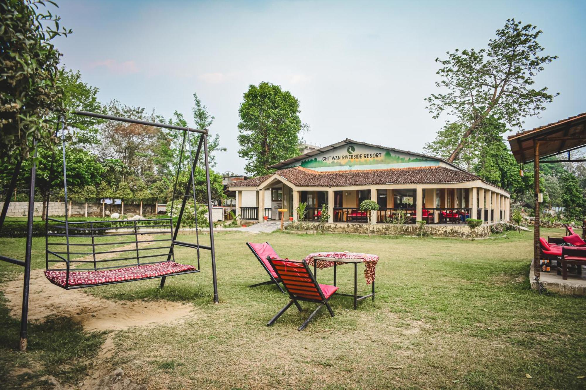 Chitwan Riverside Resort Sauraha Luaran gambar