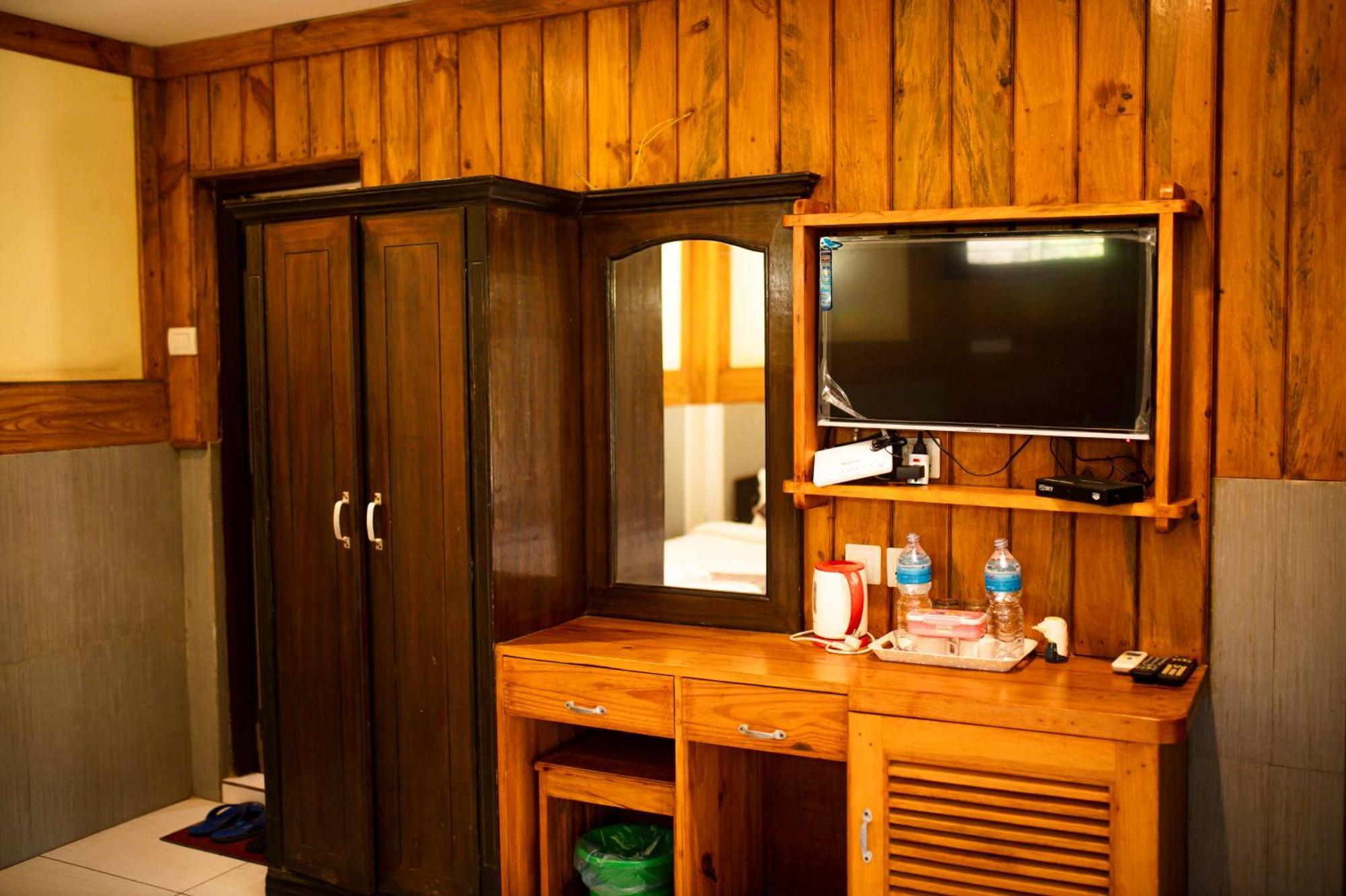 Chitwan Riverside Resort Sauraha Luaran gambar