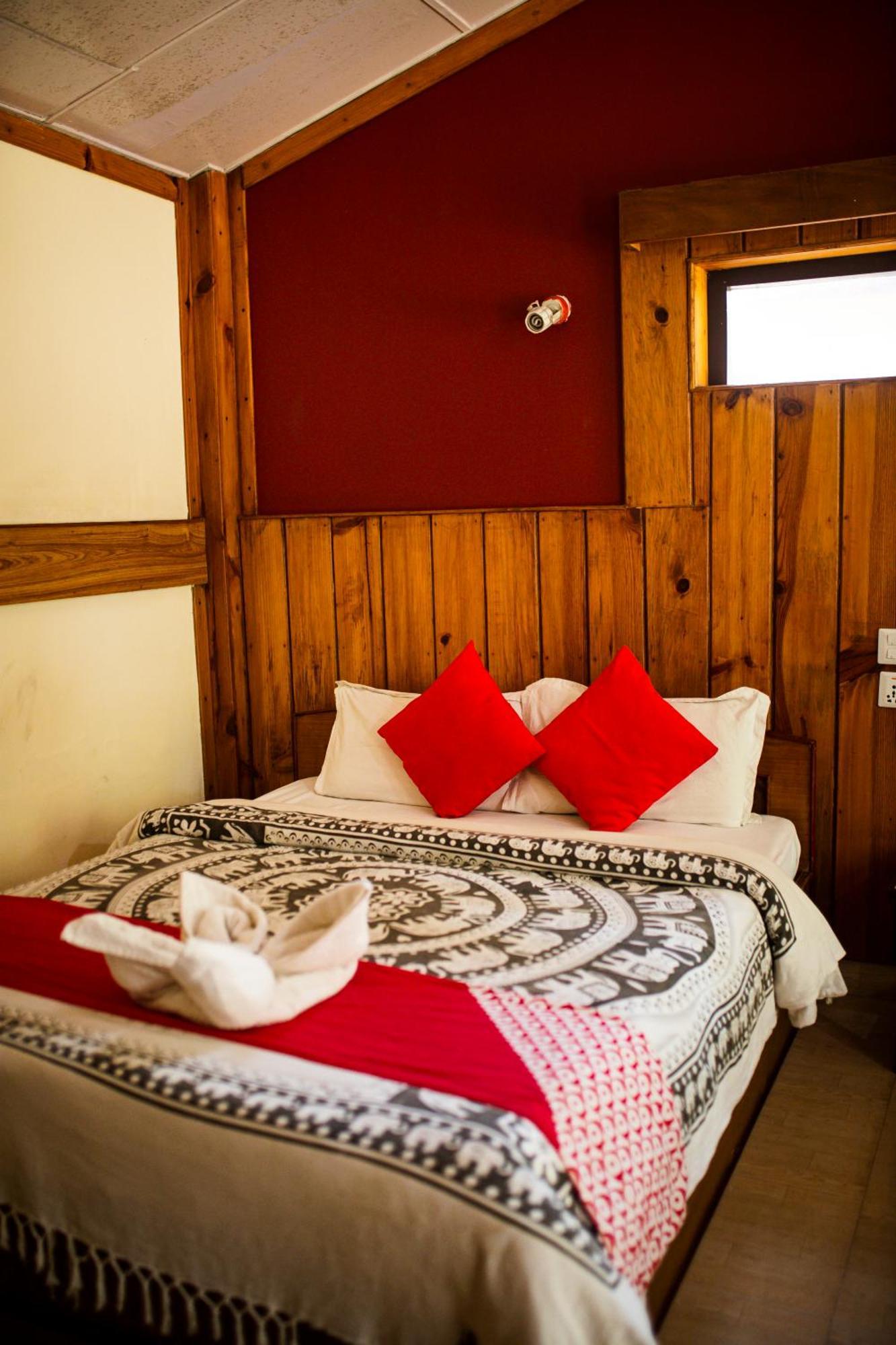 Chitwan Riverside Resort Sauraha Luaran gambar