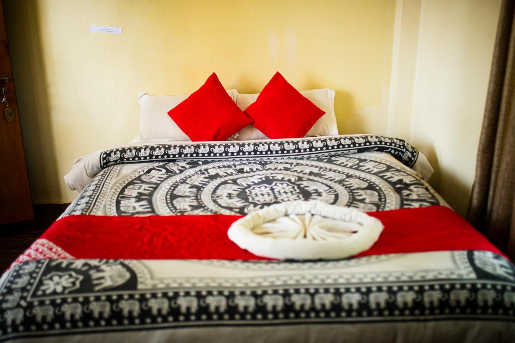 Chitwan Riverside Resort Sauraha Luaran gambar