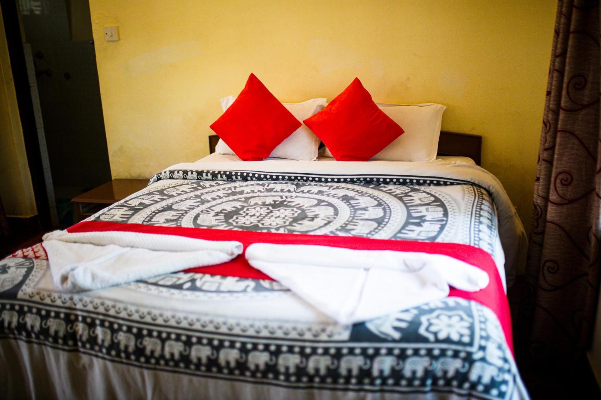 Chitwan Riverside Resort Sauraha Luaran gambar