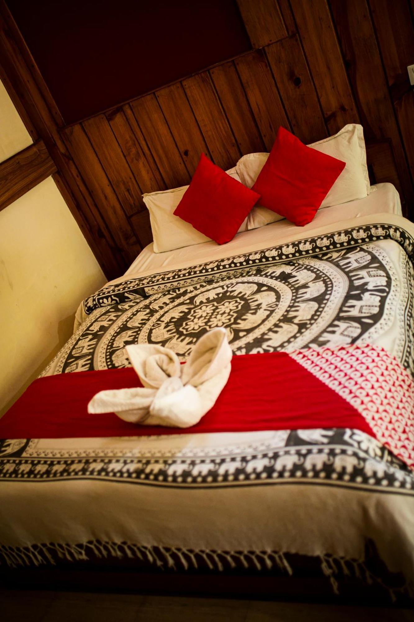 Chitwan Riverside Resort Sauraha Luaran gambar