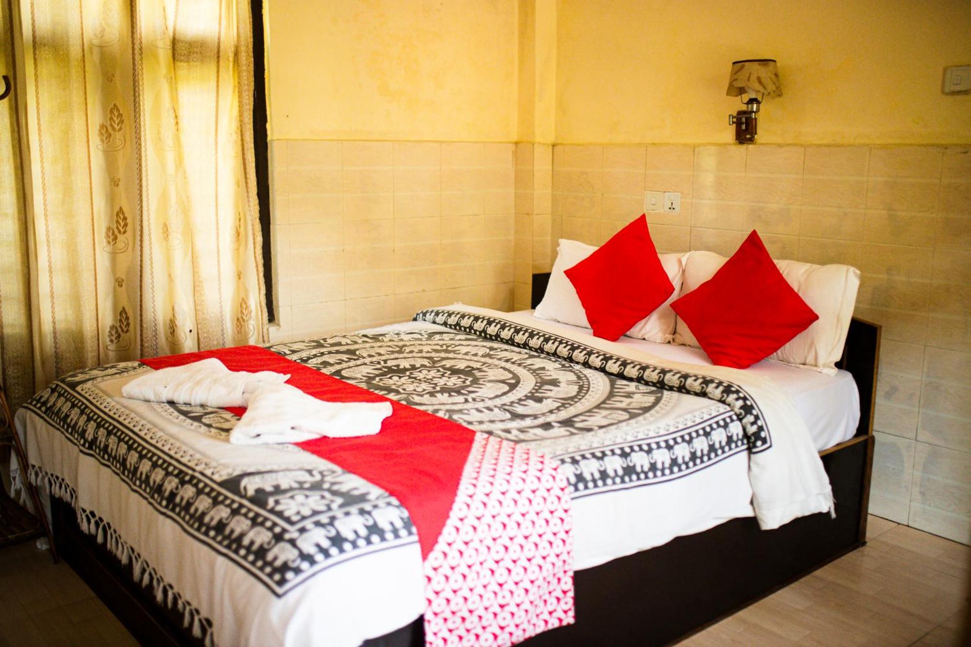 Chitwan Riverside Resort Sauraha Luaran gambar