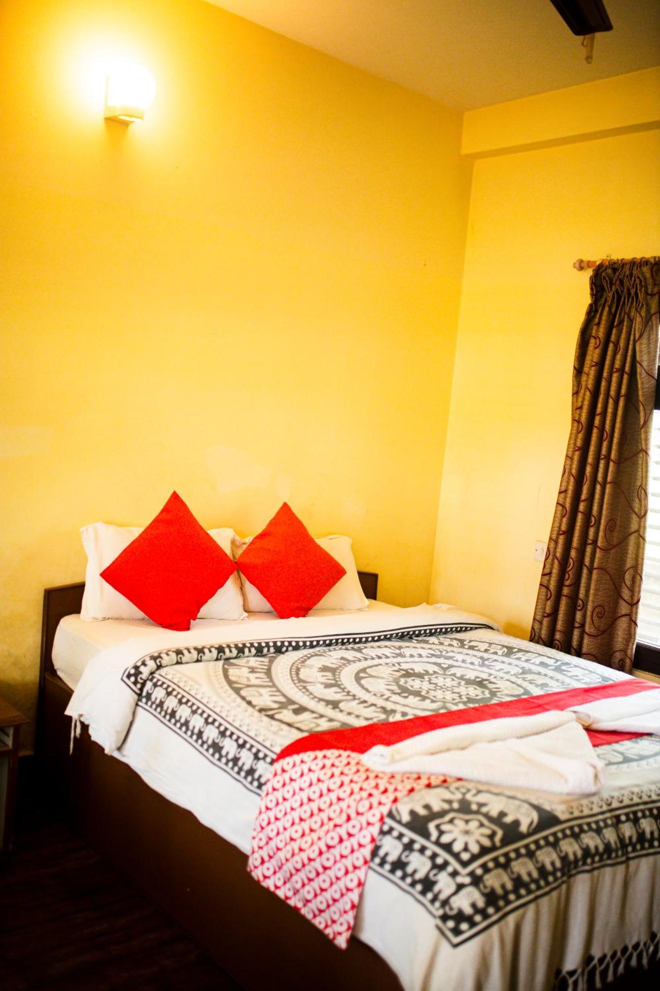 Chitwan Riverside Resort Sauraha Luaran gambar