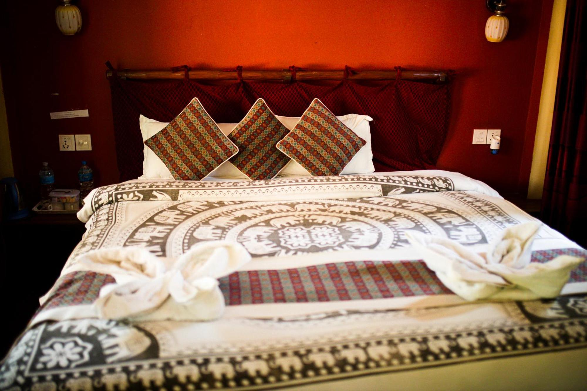 Chitwan Riverside Resort Sauraha Luaran gambar