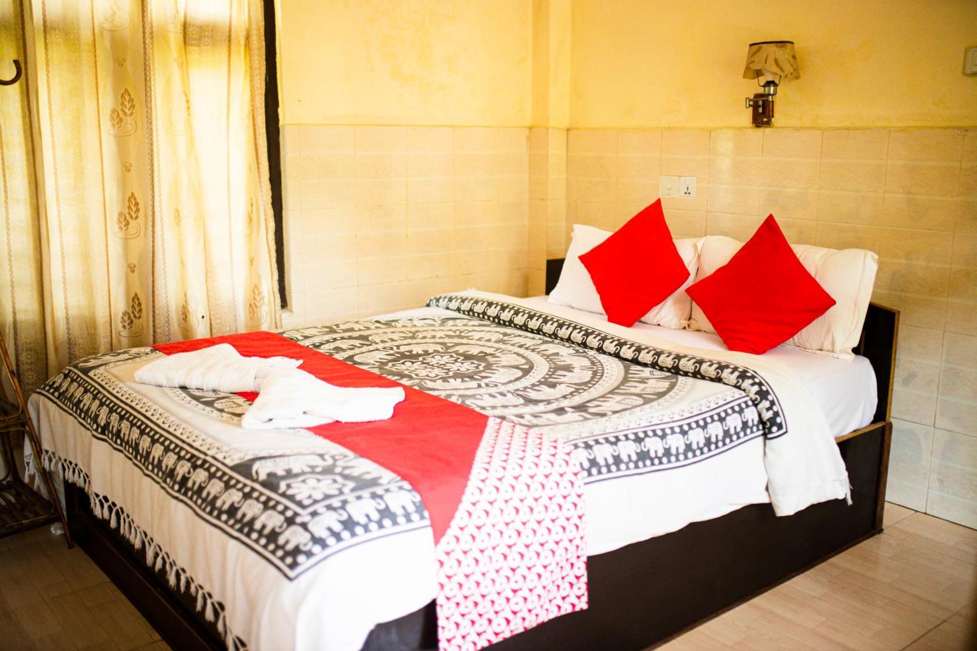 Chitwan Riverside Resort Sauraha Luaran gambar