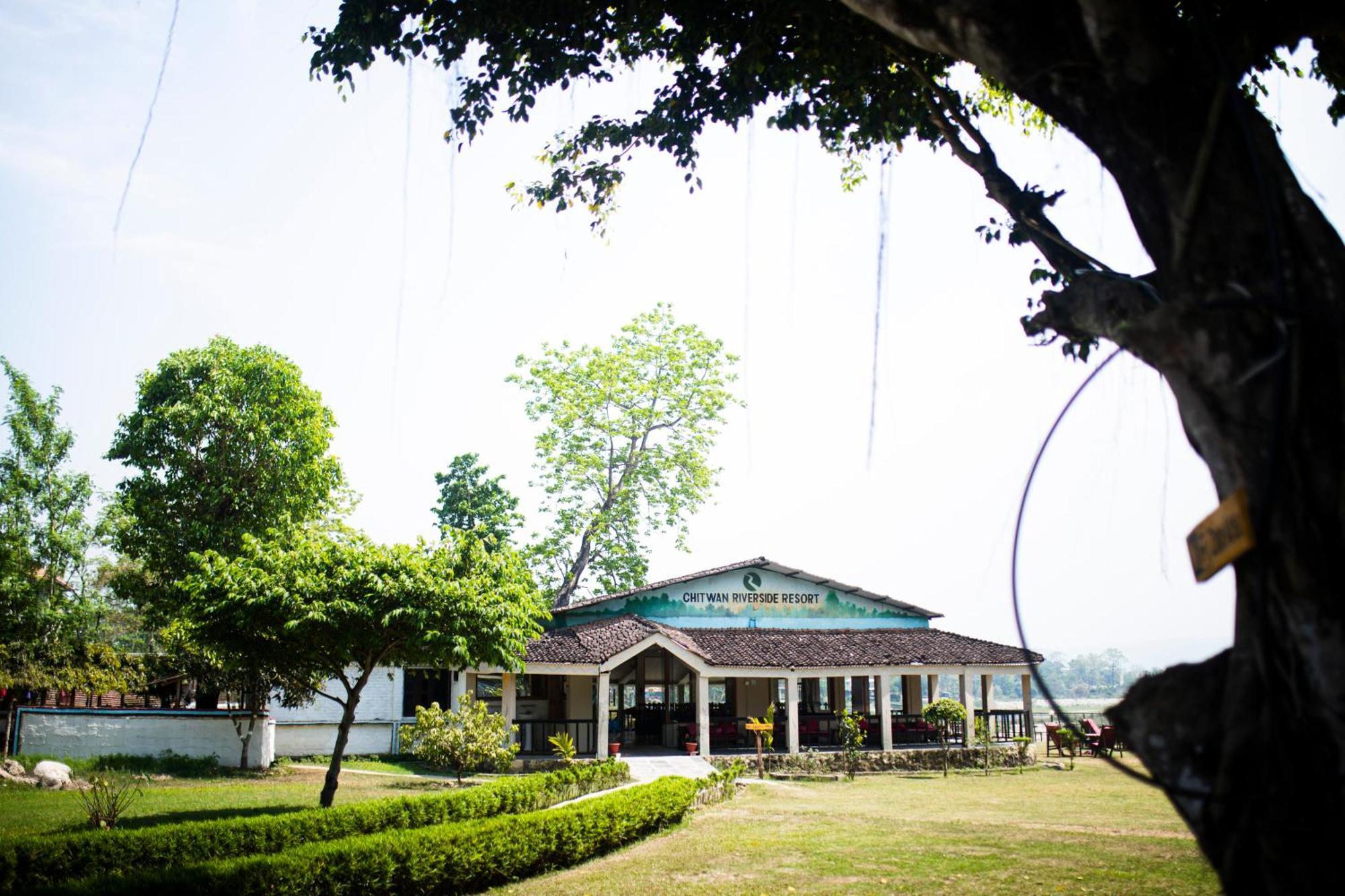 Chitwan Riverside Resort Sauraha Luaran gambar