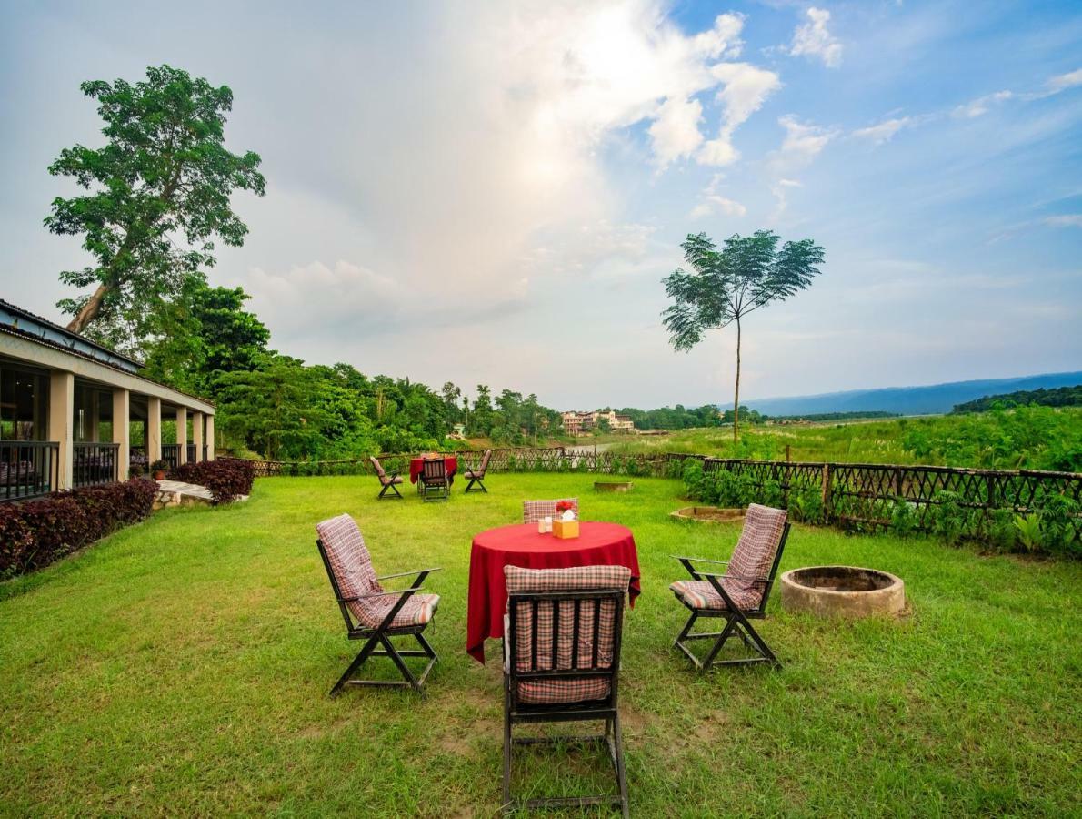 Chitwan Riverside Resort Sauraha Luaran gambar
