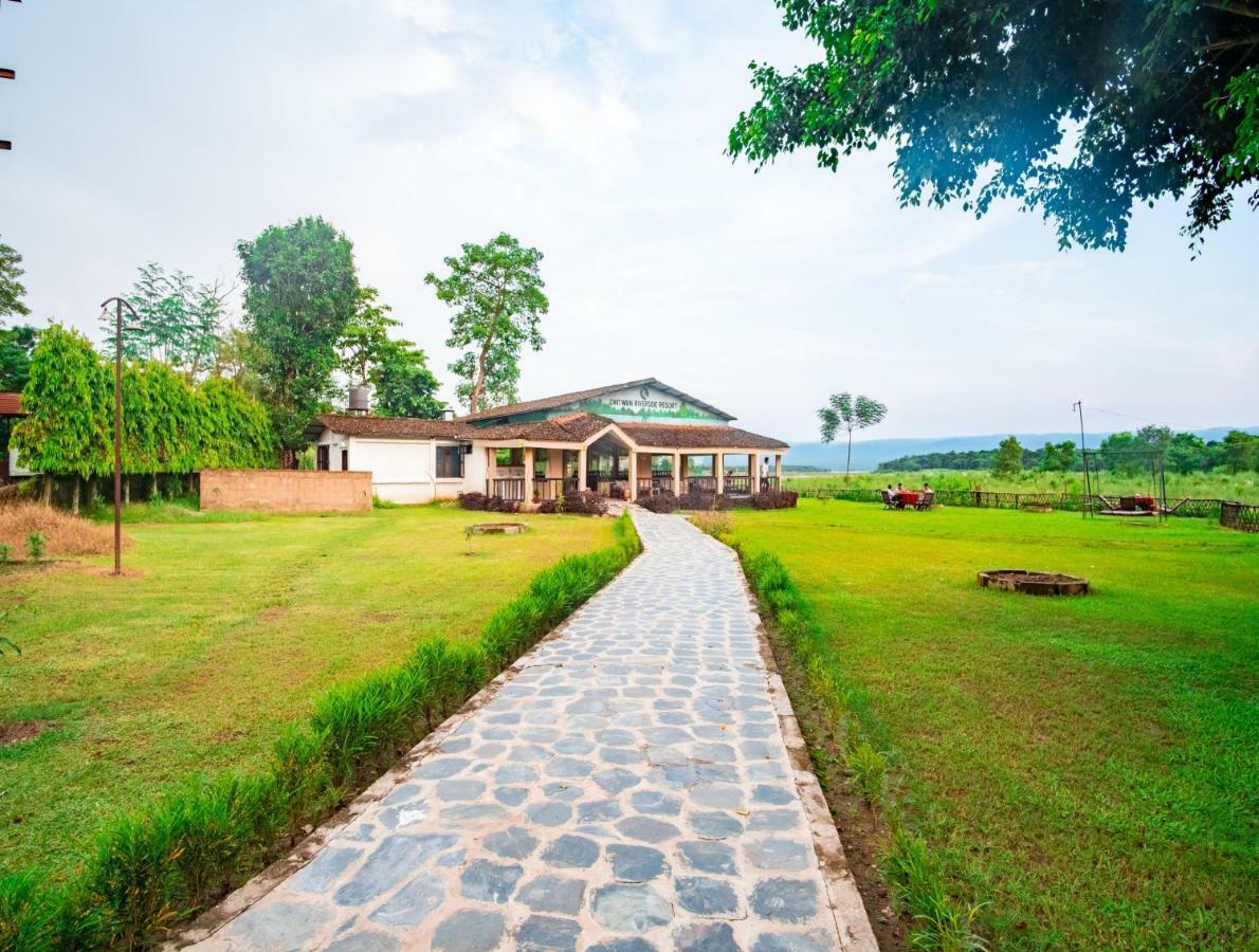 Chitwan Riverside Resort Sauraha Luaran gambar