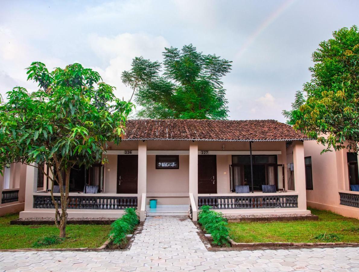 Chitwan Riverside Resort Sauraha Luaran gambar