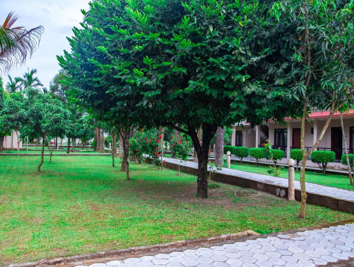 Chitwan Riverside Resort Sauraha Luaran gambar