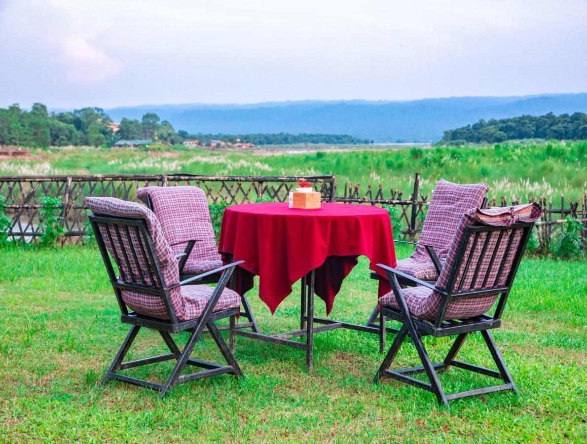 Chitwan Riverside Resort Sauraha Luaran gambar