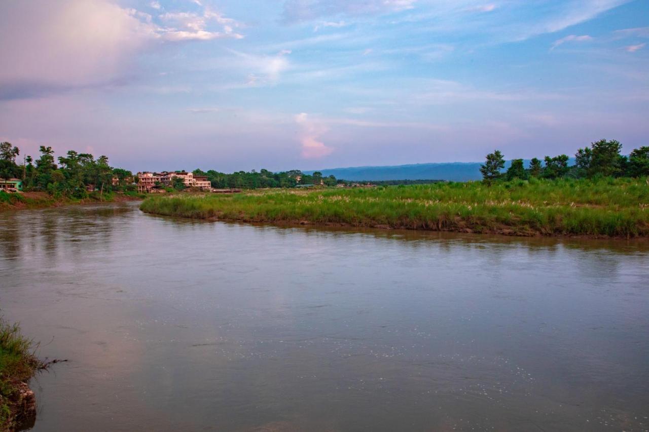 Chitwan Riverside Resort Sauraha Luaran gambar