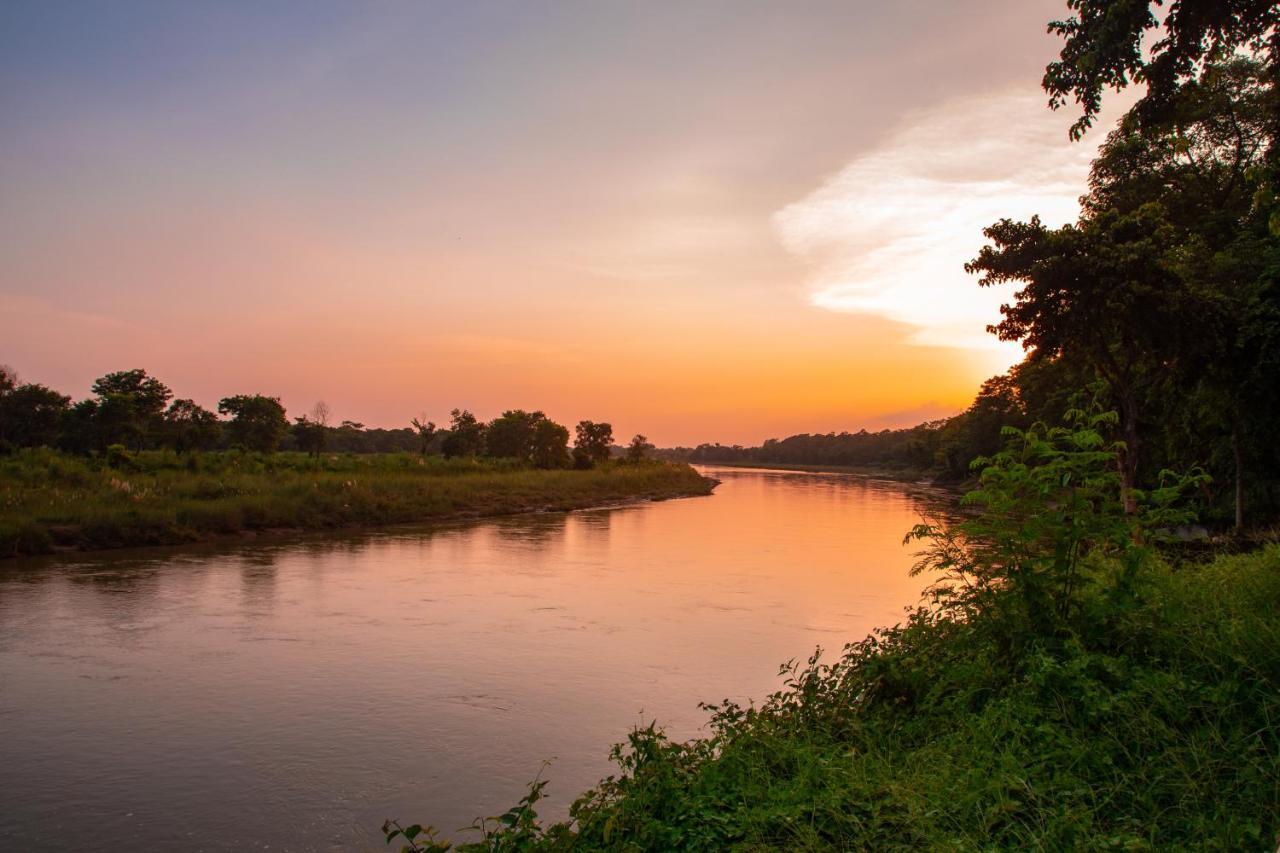 Chitwan Riverside Resort Sauraha Luaran gambar