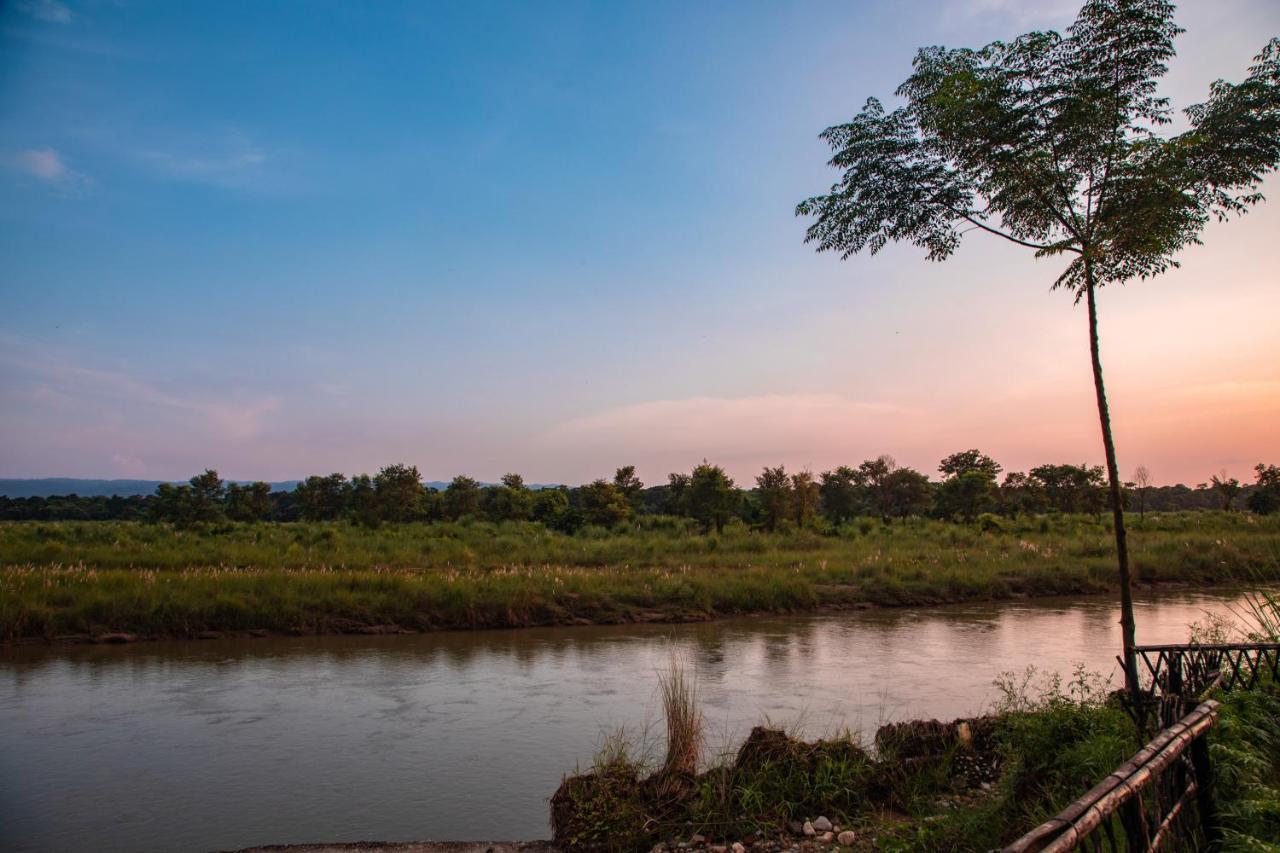 Chitwan Riverside Resort Sauraha Luaran gambar