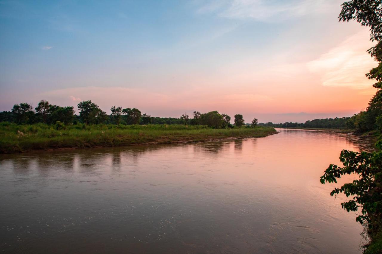 Chitwan Riverside Resort Sauraha Luaran gambar
